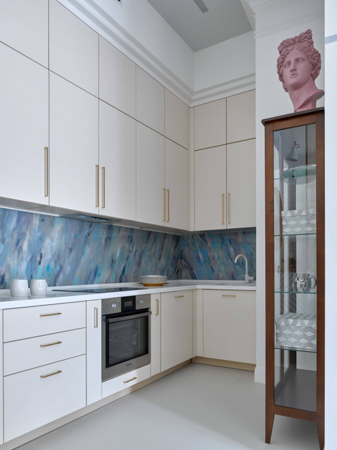 Linoleum an der Wand im Kücheninterieur