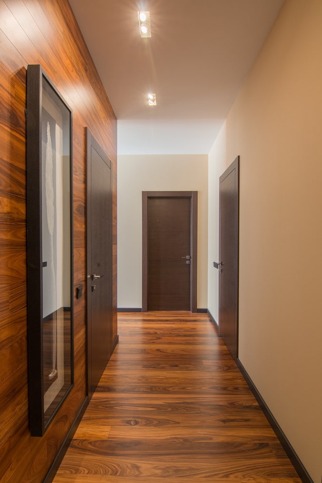 Linoleum mit Laminatimitat im Flur
