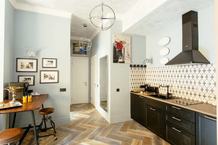 Linoleum unter Parkett im Kücheninterieur