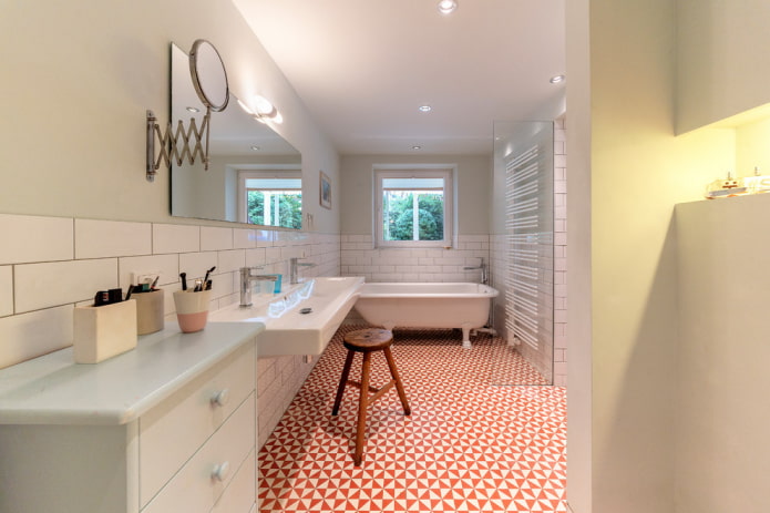 Linoleum auf dem Boden im Badezimmerinnenraum
