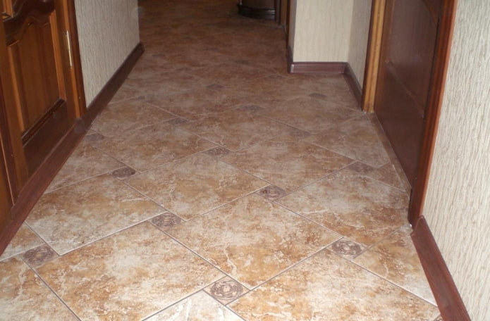 Linoleum unter Fliesen