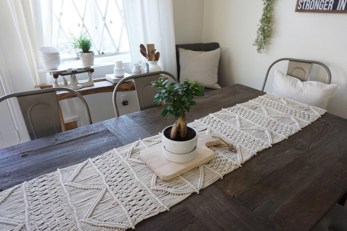Tischläufer im Boho-Stil