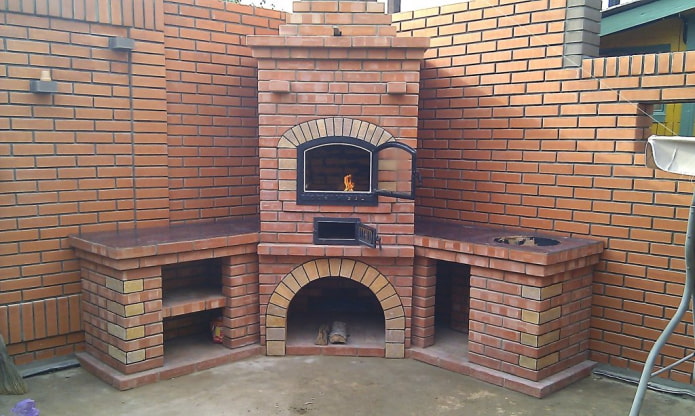 Gemauerter Eckgrill