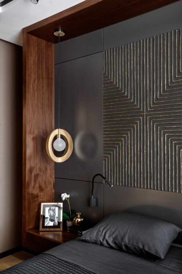 Dekoration der Wand hinter dem Bett