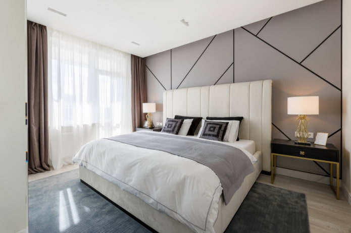Wand hinter dem Bett im Schlafzimmer