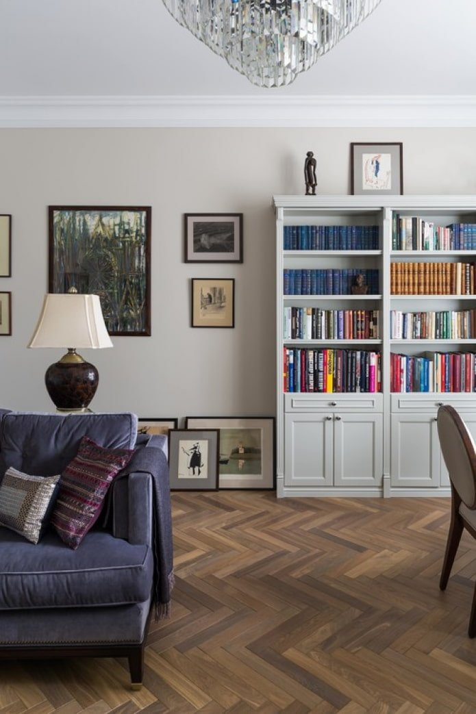 Bücherregale im Innenraum