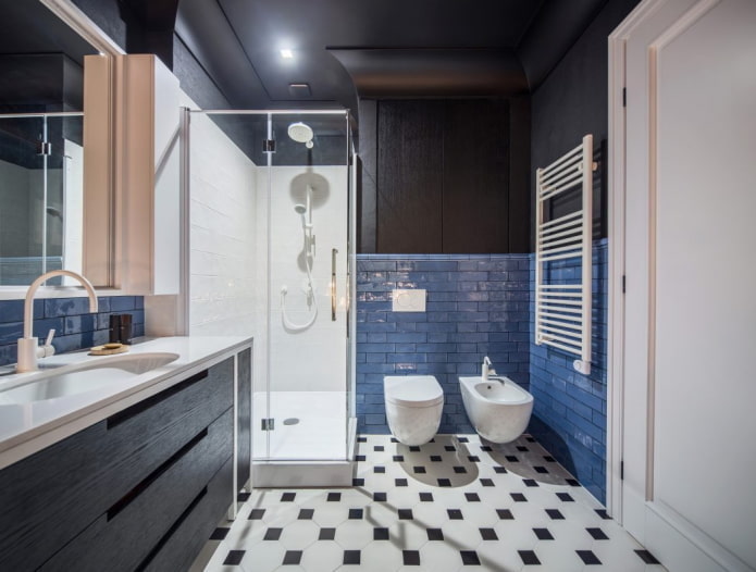 Schwarze Möbel im Badezimmer