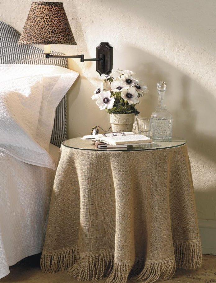 Tischdecke für einen Nachttisch