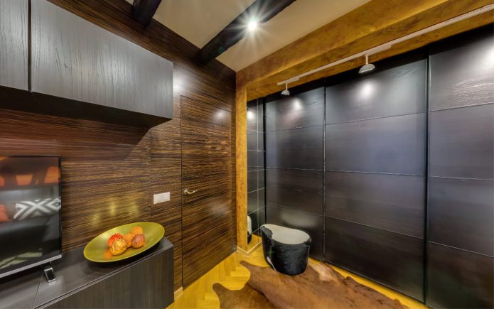 Versteckte Türen und holzähnliche Wand