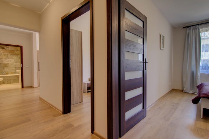 Helle Laminat- und Wenge-Türen