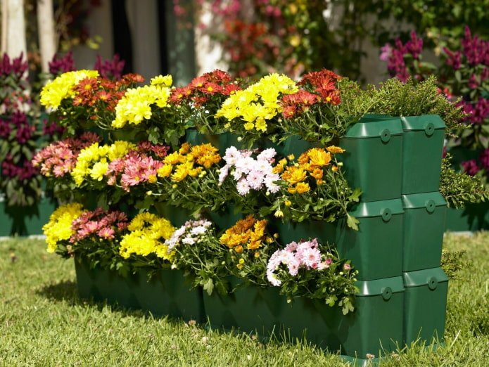 vertikales Blumenbeet aus Kunststoff