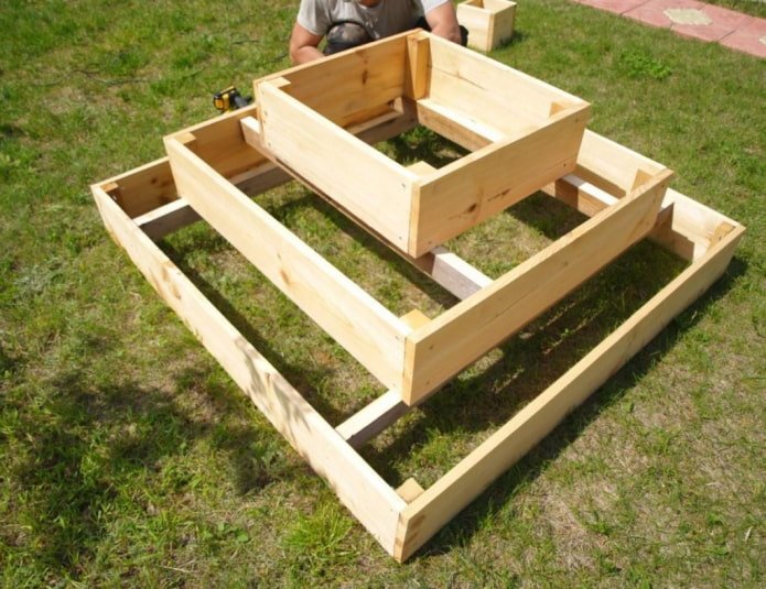 DIY-Blumenbeet aus Holz