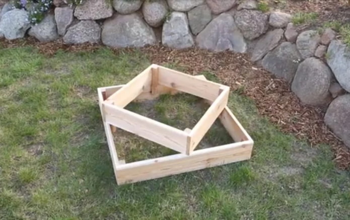 DIY-Blumenbeet aus Holz