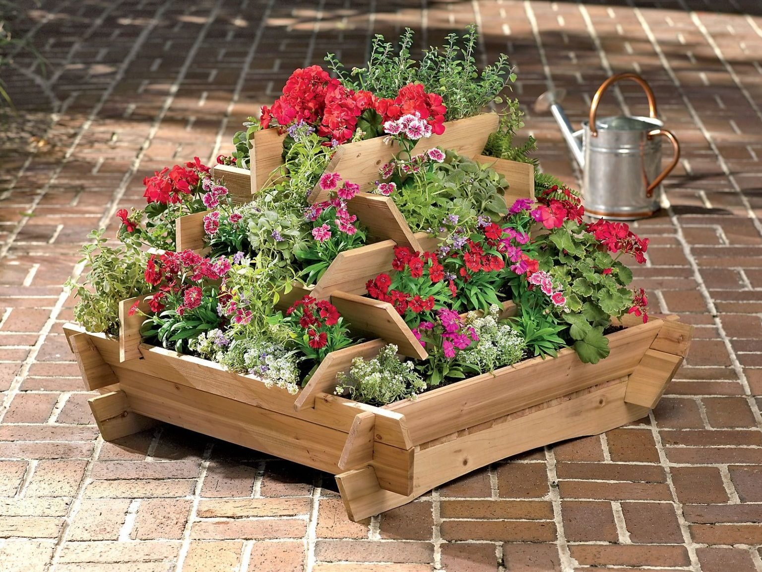 Wie gestaltet man ein mehrstöckiges Blumenbeet in einem Ferienhaus?