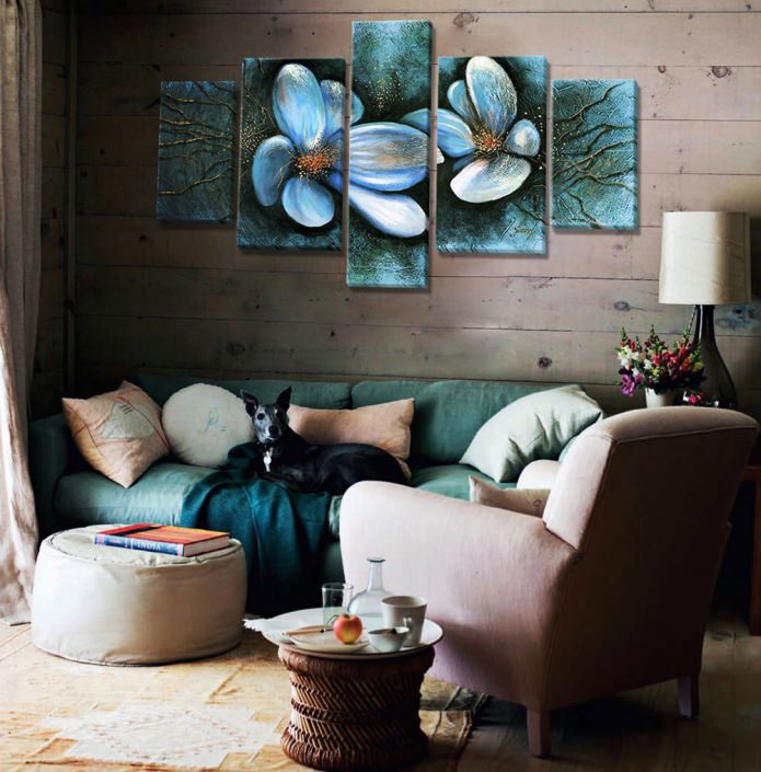 Modulare Malerei mit Blumen im Wohnzimmer