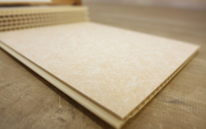 beige Kunststoffplatte