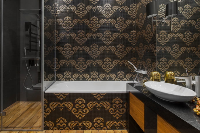 Mosaik an der Wand im Badezimmer