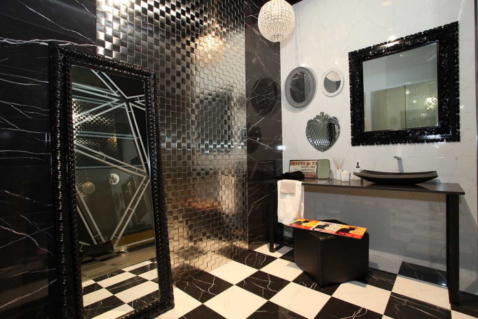 Metallmosaikfliesen im Badezimmer