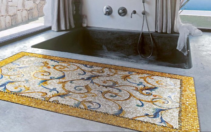 Mosaik auf dem Boden im Badezimmer
