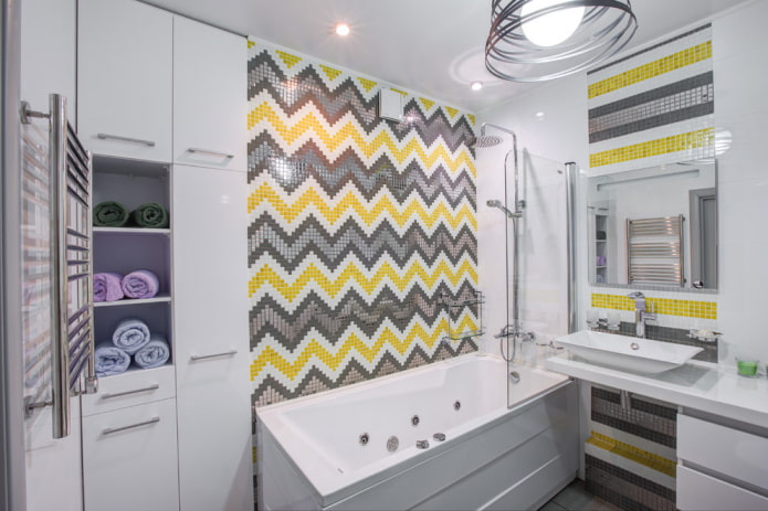 Geometrische Mosaikformen im Badezimmer