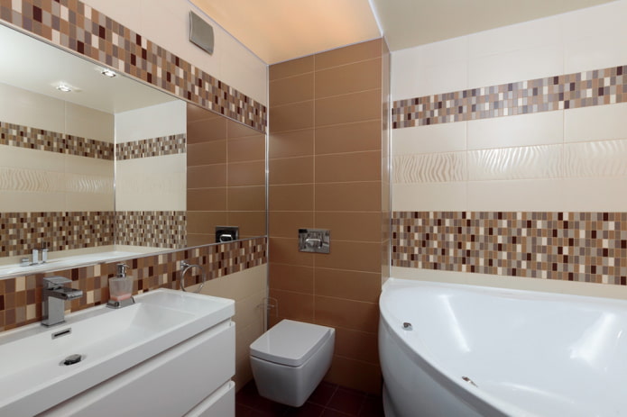 Rechteckiges Mosaik im Badezimmer