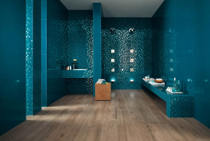 Türkismosaik im Badezimmer
