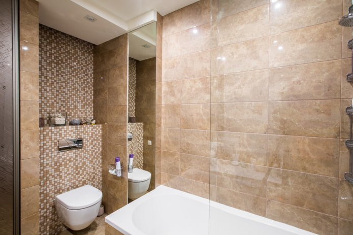 Mosaik im Badezimmer-Interieur