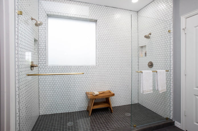 Wabenmosaik im Badezimmer