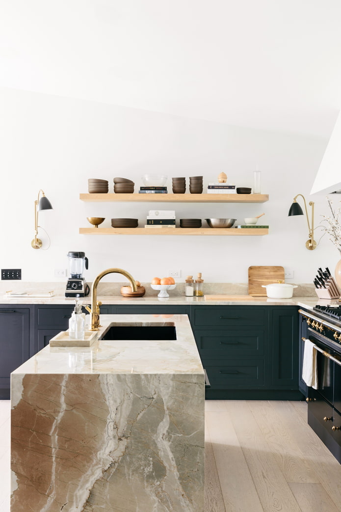 beige Marmorarbeitsplatte