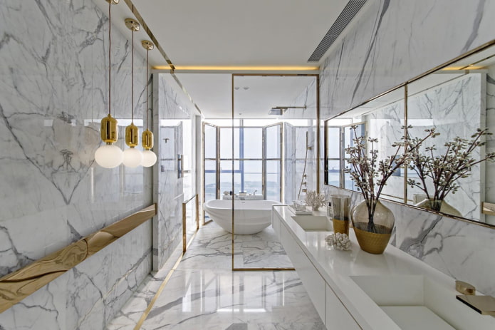 Badezimmerausstattung aus Marmor und Gold