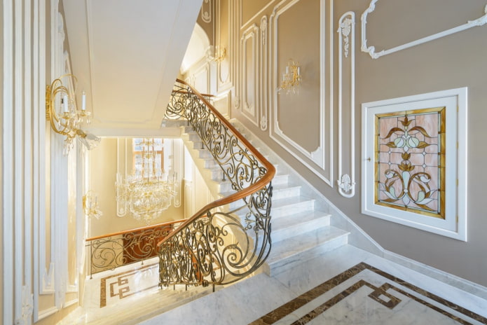 Marmortreppe im Art-déco-Stil