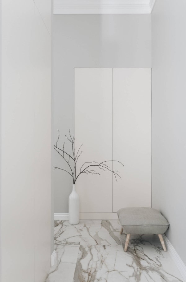 Flur im minimalistischen Stil