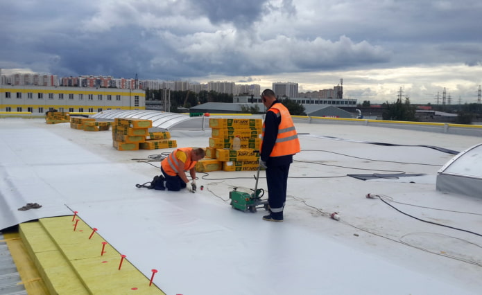 Installation von Membrandächern