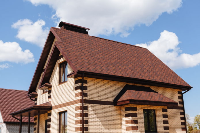 Haus mit Bitumenziegeln vom Typ Sonata