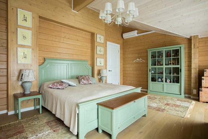 Mintgrünes Bett und Kleiderschrank
