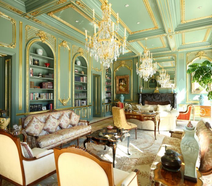 Mintfarbenes Wohnzimmer im klassischen Stil