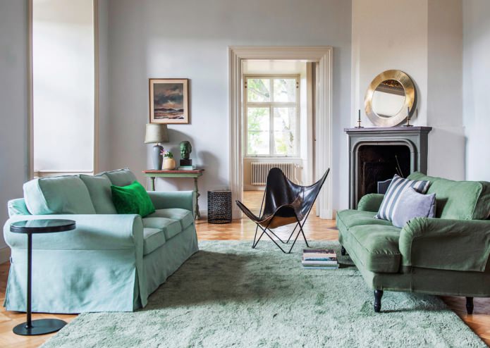 Sofas in Mintfarbe verschiedener Farbtöne