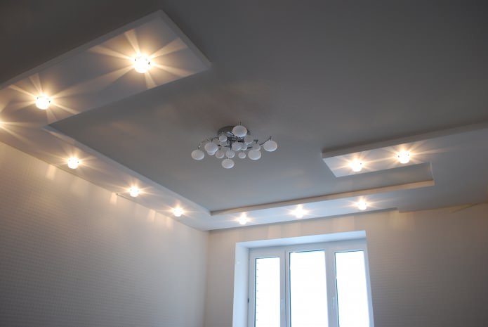 Beleuchtung in der Küche mit einer Spanndecke