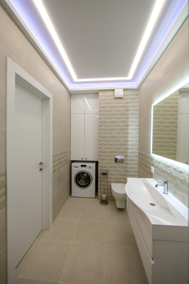 schwebende Spanndecke im Badezimmer