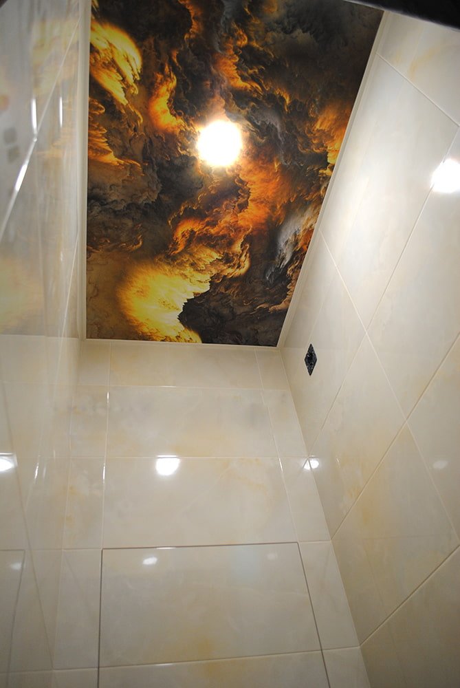 Spanndecke mit Fotodruck im Badezimmer