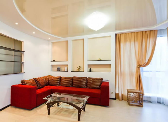 Helle Wände und beige Decke