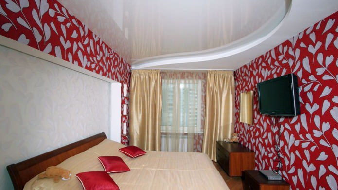 Zweistufige Spanndecke im Schlafzimmer