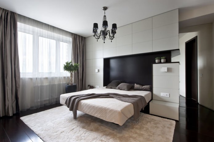 Kronleuchter im Schlafzimmer mit Spanndecken