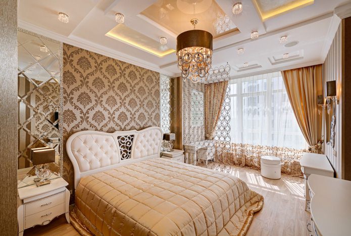Mehrstufige Spanndecke im Schlafzimmer