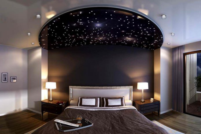 Zweistufige Spanndecke im Schlafzimmer
