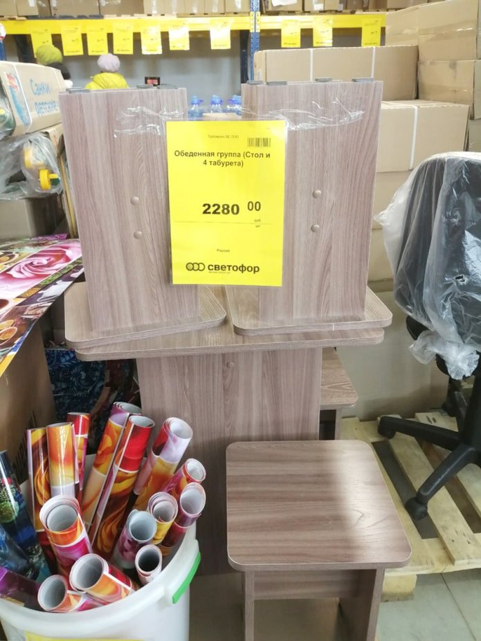 Möbel aus laminierter Spanplatte