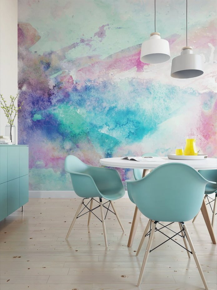 rosa und blaue Aquarellfarbe Flecken an der Wand