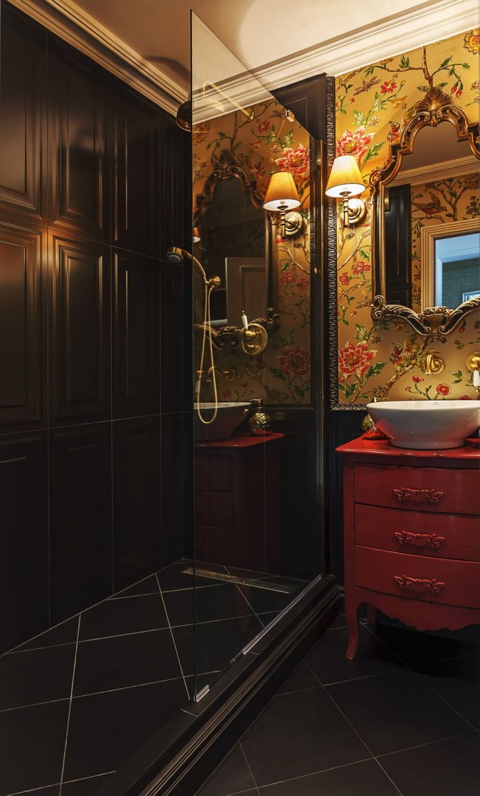 Badezimmer im neoklassizistischen Stil