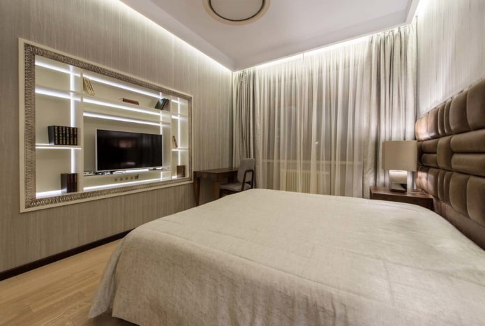 Nische mit Beleuchtung im Schlafzimmer