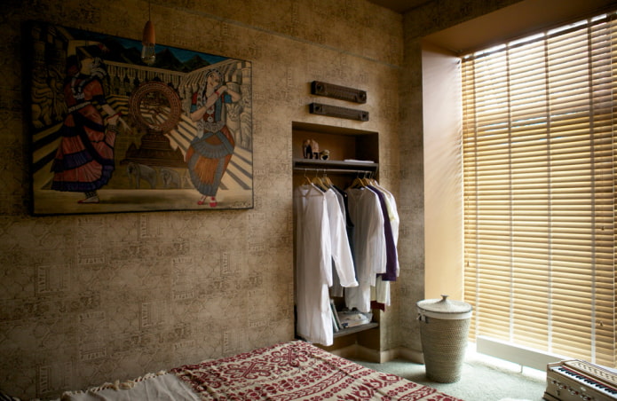 Wand mit einer Nische im Innenraum